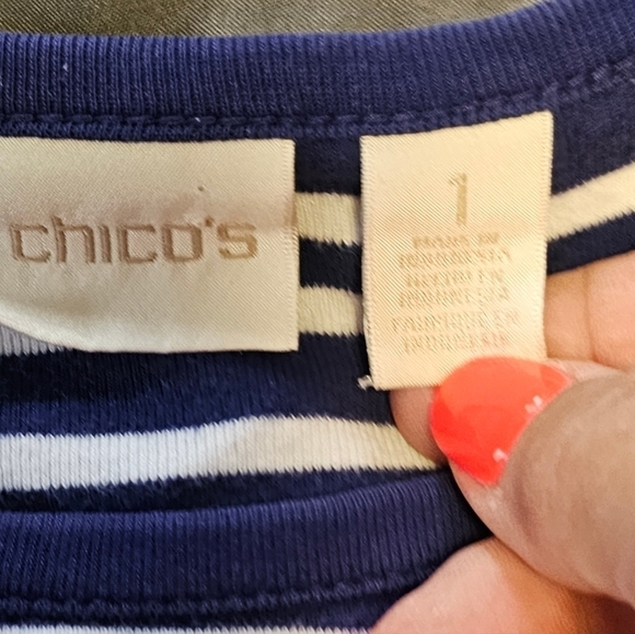 Chicos Top sz 1 (8) - Picture 4 of 6